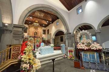 El trono de la Inmaculada Concepción, listo para el día grande de sus fiestas en Jinámar (Telde)/FJS Fotografía.